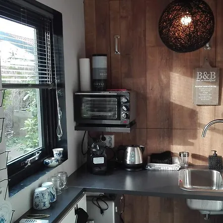 De Zes Wielen Bed and breakfast 3*